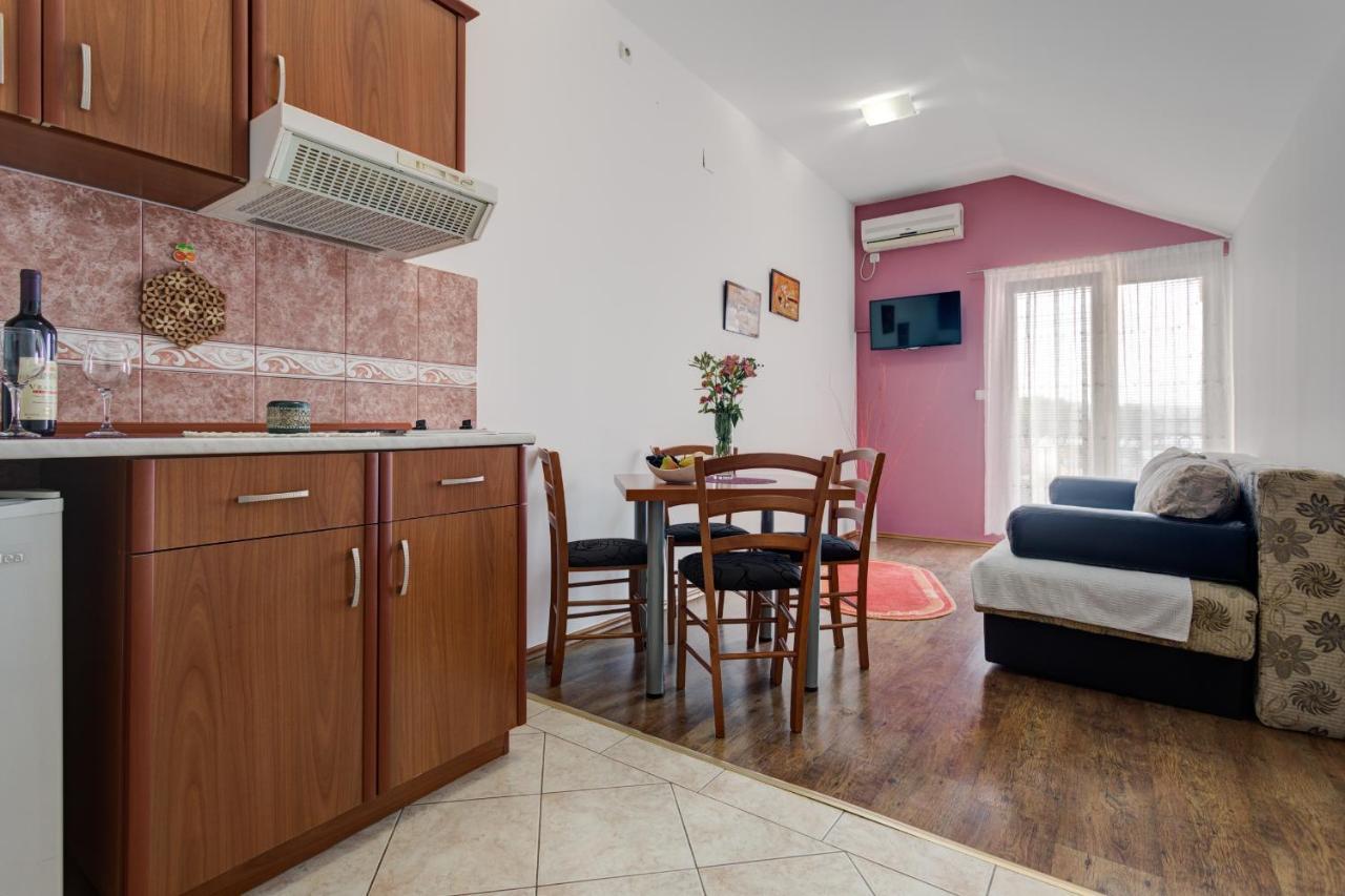 Apartments Lungomare Tivat Exteriör bild