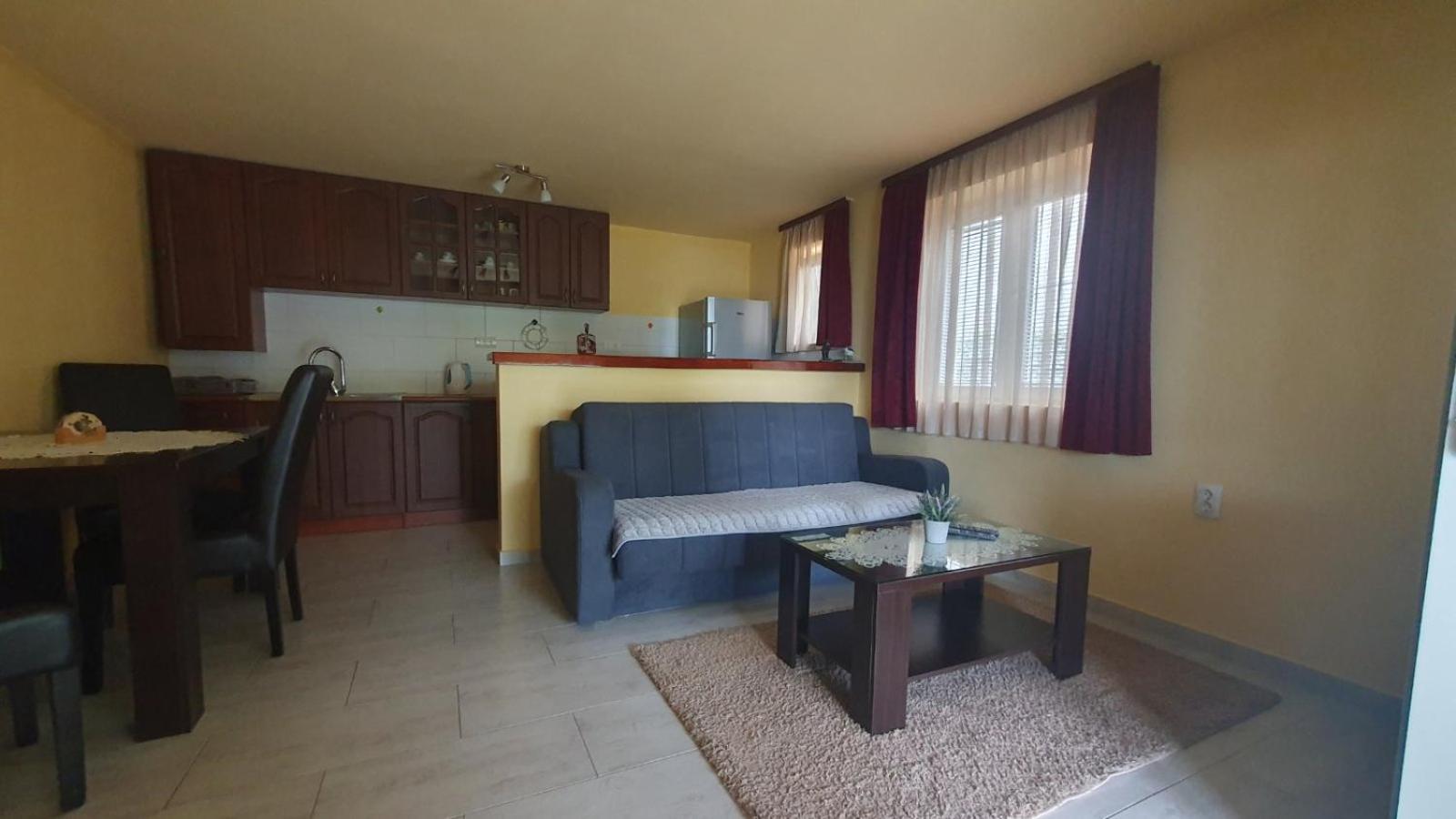 Apartments Lungomare Tivat Exteriör bild